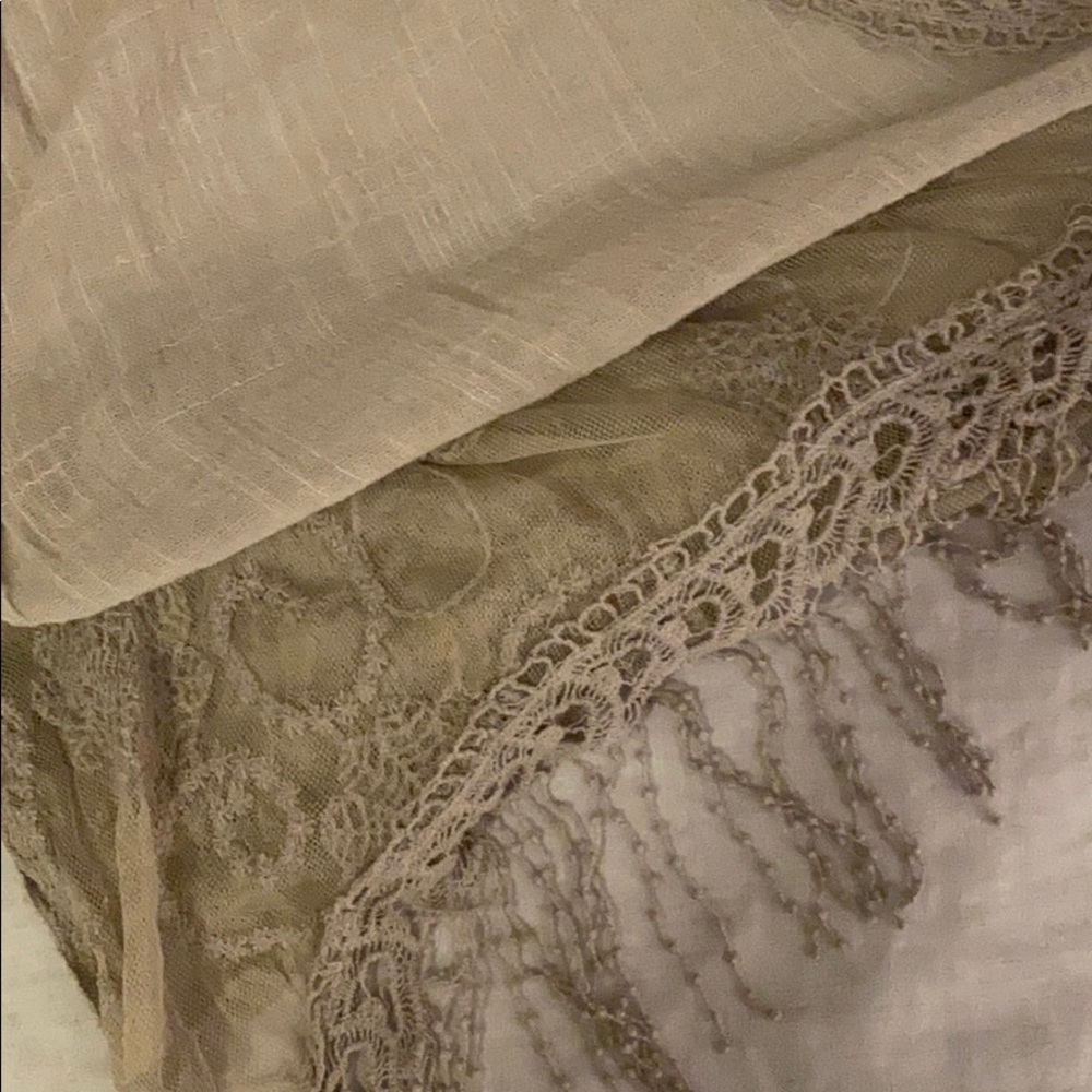 Linen and lace scarf